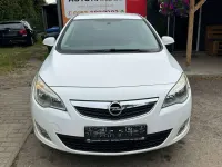 Gebraucht Opel Astra Design Edition 110 PS (80 kW) 2011 Schneeweiss/summitwhite/arctic Kleinwagen