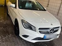 Gebraucht Mercedes CLA180 Shooting Brake 122 PS (89 kW) 2016 Weiß Kombi