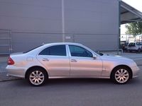 Gebraucht Mercedes E500 Avantgarde 306 PS (225 kW) 2002 Silber metallic Limousine
