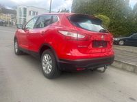Gebraucht Nissan Qashqai Visia 116 PS (85 kW) 2015 Rot SUV