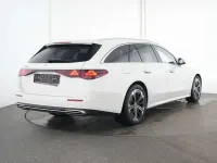 Gebraucht Mercedes E300 Avantgarde 313 PS (230 kW) 2025 Unilack polarweiß Kombi