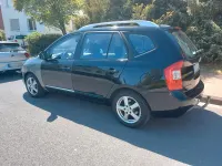 Używany Kia Carens 128 KM (94 kW) 2012 Czarny Minivan