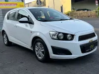 Gebraucht Chevrolet Aveo LT 101 PS (74 kW) 2011 Weiß Kleinwagen