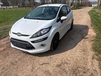 Gebraucht Ford Fiesta 82 PS (60 kW) 2011 Weiß Kleinwagen