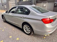 Gebraucht BMW 318 Advantage 136 PS (100 kW) 2015 Silber Limousine