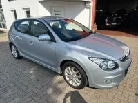 Gebraucht Hyundai i30 Classic 126 PS (92 kW) 2012 Silber Limousine