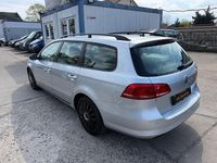 Gebraucht VW Passat Trendline 140 PS (102 kW) 2012 Reflexsilber Kombi