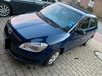 Gebraucht Skoda Fabia 60 PS (44 kW) 2013 Blau Kleinwagen