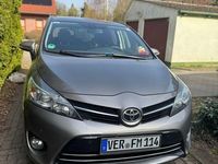 Gebraucht Toyota Verso Skyview Edition 111 PS (81 kW) 2015 Andere farben Van / Kleinbus