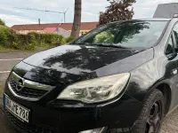 Używany Opel Astra 87 KM (63 kW) 2010 Czarny Hatchback