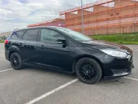 Usado Ford Focus Trend 125 CV (91 kW) 2015 Negro Familiar