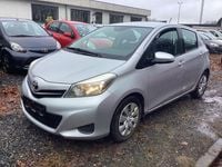 Gebraucht Toyota Yaris 90 PS (66 kW) 2012 Silber Kleinwagen