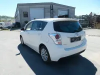 Gebraucht Toyota Verso Basis 111 PS (81 kW) 2017 Weiß Van / Kleinbus