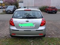 Używany Kia Ceed 96 KM (70 kW) 2008 Szary Hatchback