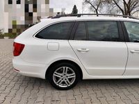 Gebraucht Skoda Superb Ambition 140 PS (102 kW) 2012 Weiß Kombi