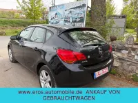 Używany Opel Astra Edition 116 KM (85 kW) 2010 Czarny Sedan/Limuzyna