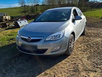 Używany Opel Astra 140 KM (102 kW) 2011 Srebrny Sedan/Limuzyna