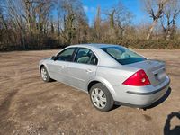 Gebraucht Ford Mondeo 125 PS (91 kW) 2001 Silber Limousine