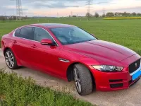 Gebraucht Jaguar XE Prestige 179 PS (131 kW) 2016 Rot Limousine