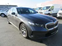 Gebraucht BMW 520 Sport Line 197 PS (144 kW) 2024 Grau (metallic) Limousine
