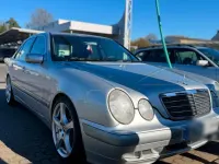 Gebraucht Mercedes E220 143 PS (105 kW) 2001 Silber Limousine