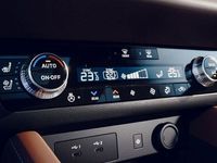 Neu Mitsubishi Outlander P-HEV Plus 306 PS (225 kW) 2025 Rot SUV