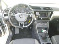 Gebraucht VW Touran Trendline 110 PS (80 kW) 2016 Reflexsilber metallic Van / Kleinbus