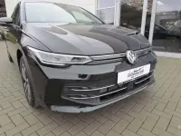Używany VW Golf VIII 150 KM (110 kW) 2026 Czarny Sedan/Limuzyna