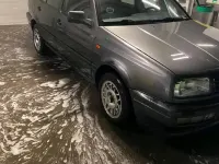 Gebraucht VW Vento 75 PS (55 kW) 1993 Grau Limousine