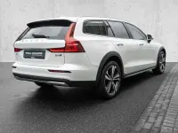 Gebraucht Volvo V60 CC Ultimate 197 PS (144 kW) 2024 Weiß Kombi