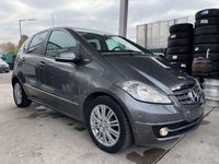 gebraucht Mercedes A160 PANORAMA LEDER EURO 5 ALU 70 kw 95 PS