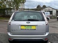 Second-hand Ford Focus Style 110 CP (80 kW) 2010 Argintiu Break