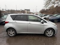 Gebraucht Toyota Verso-S 66 PS (48 kW) 2012 Silber Van / Kleinbus