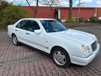 Brugt Mercedes E280 204 HK (150 kW) 1998 Hvid Sedan