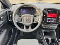 Neu Volvo XC40 Plus 163 PS (119 kW) 2025 Grau (vapour grey) SUV