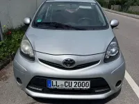 Gebraucht Toyota Aygo 68 PS (50 kW) 2012 Grau Kleinwagen