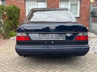 Gebraucht Mercedes E280 193 PS (141 kW) 1994 Blau Limousine