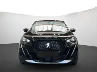 Gebraucht Peugeot e-2008 Active 100 kW (136 PS) 2022 Schwarz perla nera (metallic) SUV