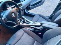 Gebraucht BMW 320 177 PS (130 kW) 2008 Schwarz Kombi