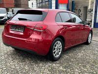 Gebraucht Mercedes A180 116 PS (85 kW) 2022 Rot Limousine