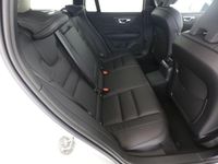 Gebraucht Volvo V60 Plus 398 PS (292 kW) 2025 Crystal white pearl / metallic Kombi