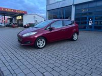 Gebraucht Ford Fiesta Titanium 125 PS (91 kW) 2014 Hot magenta Kleinwagen