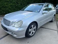 Gebraucht Mercedes C220 Elegance 150 PS (110 kW) 2004 Brillantsilber Kombi