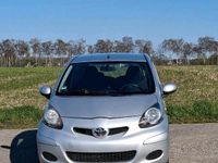 Gebraucht Toyota Aygo 63 PS (46 kW) 2009 Silber Kleinwagen