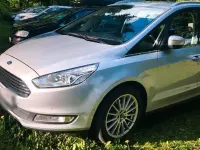 Gebraucht Ford Galaxy 150 PS (110 kW) 2018 Silber Van / Kleinbus