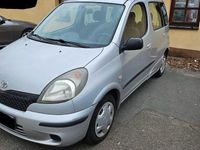 Gebraucht Toyota Yaris 86 PS (63 kW) 2002 Silber Kleinwagen