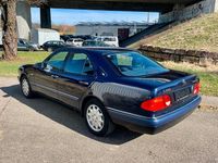 Gebraucht Mercedes E300 Elegance 177 PS (130 kW) 1999 Blau Limousine