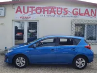 Gebraucht Toyota Auris Hybrid Life 99 PS (72 kW) 2014 Electric blue metallic Limousine