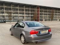 Gebraucht BMW 318 142 PS (104 kW) 2010 Andere farben Limousine