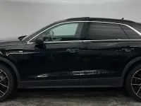 Gebraucht Audi Q8 S-Line 340 PS (250 kW) 2023 Mythosschwarz (metallic) SUV